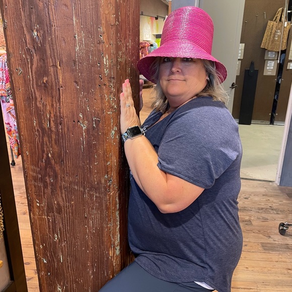 Meet your Posher, Heather - Picture 2 of 2